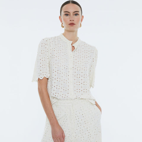 Camisa de mujer bordado suizo Andam