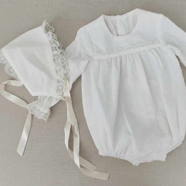 Pelele bebé con capota