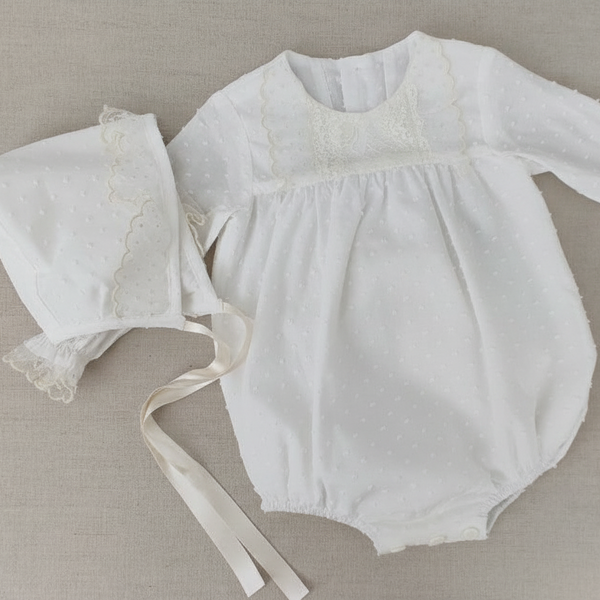 Pelele de  bebé CON CAPOTA para ceremonia
