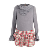 Conjunto jersey gris y short de cuadros de La Ormiga