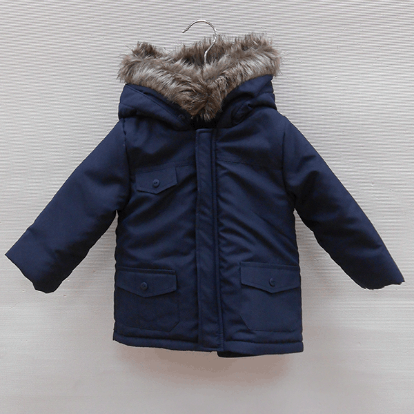 Parka niño en camel con capucha y pelo.