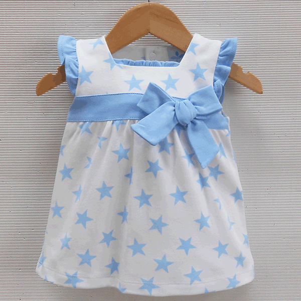 Vestido niña bebé con estrellas de Sardón. En Rosa o celeste las estrellas.