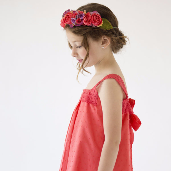 Vestido niña coral de plumeti modelo Ana de Nueces Kids