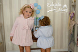 Anorak bebé con capucha desmontable de niña con lunares blancos.