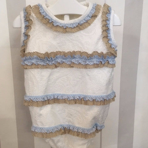 Pelele Bebé Niño Blanco con encajes.