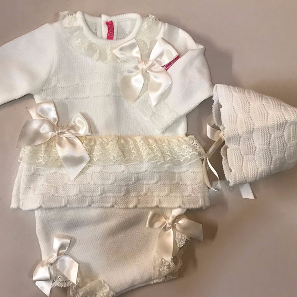 Jesusito bebé niña de punto y encaje de Nini