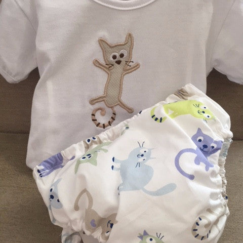 Conjunto Bebé Niño de Gatos de la Marca Nini.