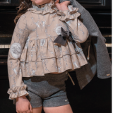 conjunto blusa con volantes y pantalón corto de Babiné