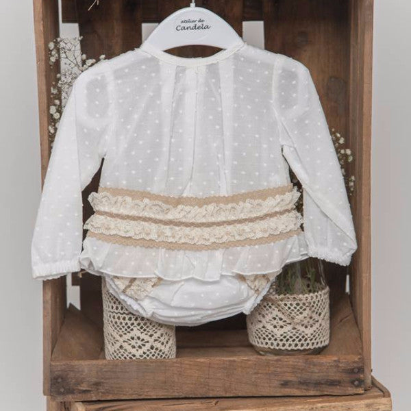 Conjunto bebé de plumeti beige con braga a juego de Atelier