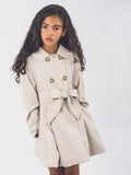 Gabardina niña volantes camel de La Ormiga